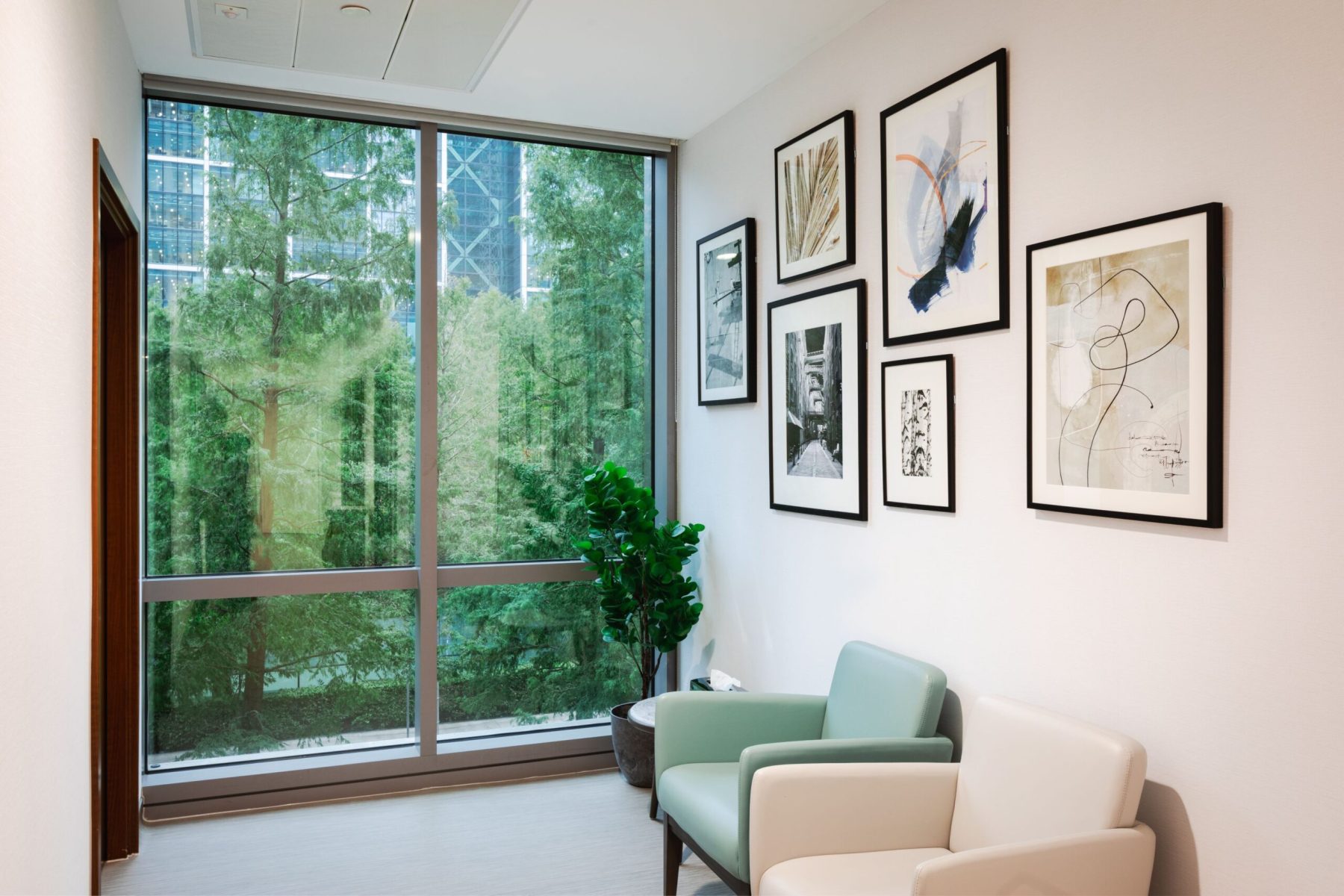 Art-Projects-Ltd_Canary-Wharf-Outpatients_HR_013-scaled
